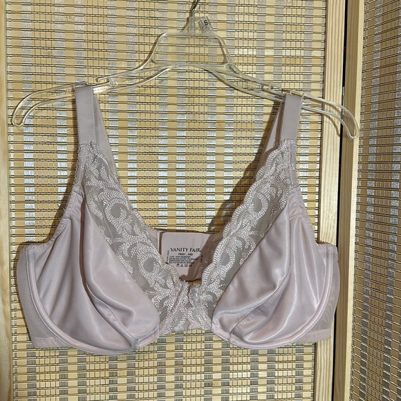 Vanity Fair Bra Cream Lace Mesh Underwire Minimizer Unlined 42D - Picture 1 of 14
